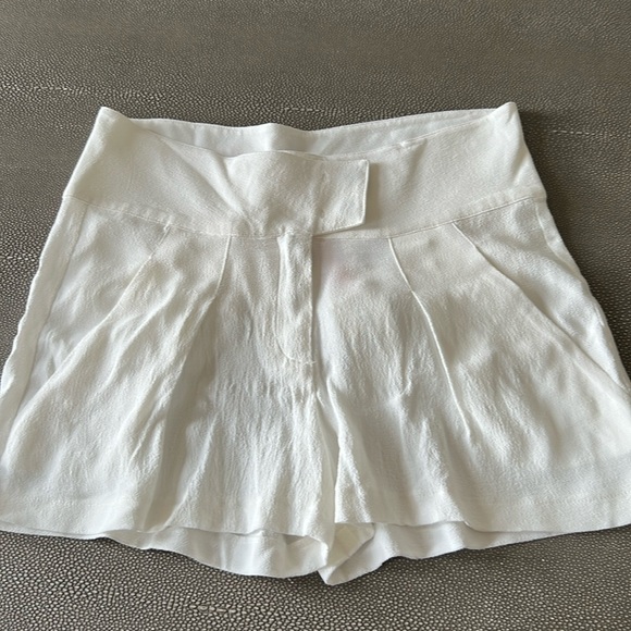 See by Chloe white pleated shorts. NWT. 4 (40) - Picture 2 of 8